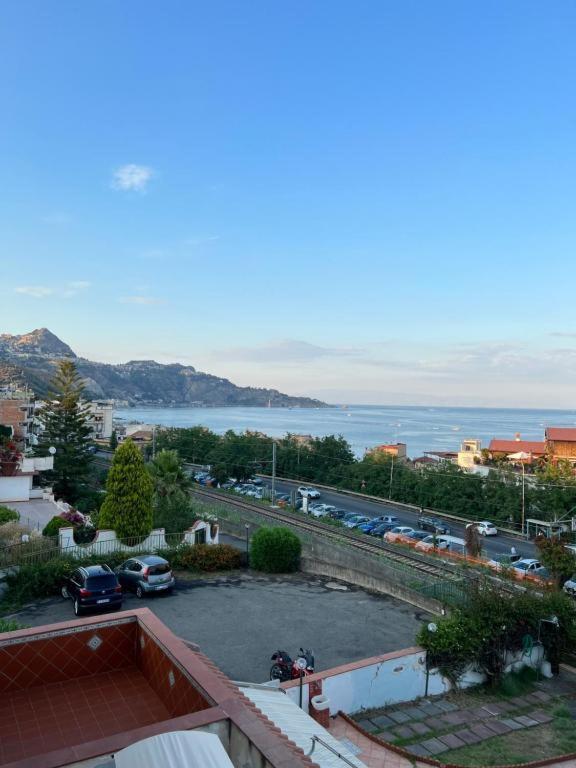 Casa Vacanza Giardini Naxos Taormina Miranaxos Exteriér fotografie